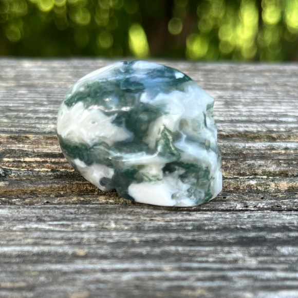 Mini Skull Carving - Picture 2 of 5